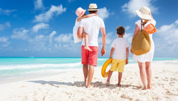 010825 Last Minute Bargain Holidays Tips for Residents